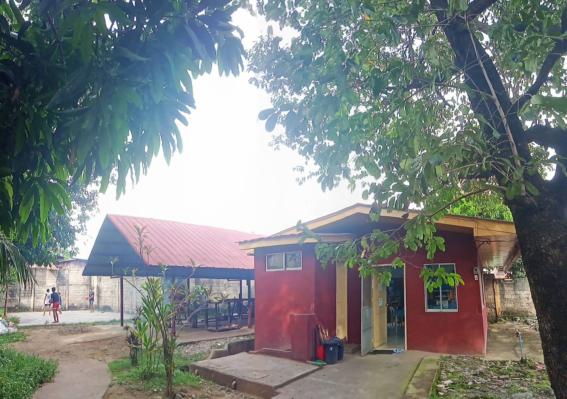 Munting Lapis Neighborhood Center building